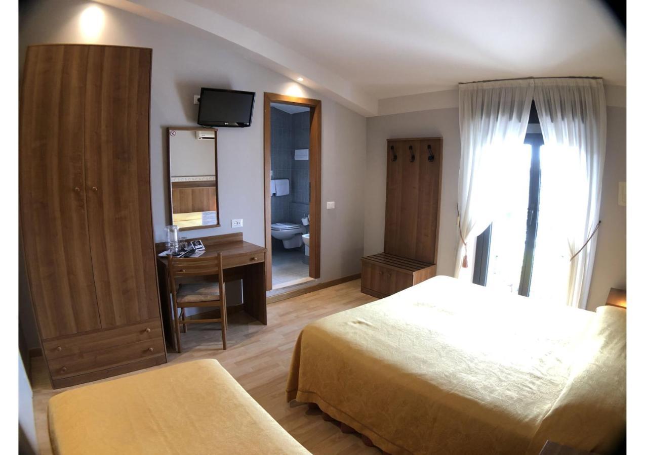 Hotel La Bussola Padenghe sul Garda Exteriör bild