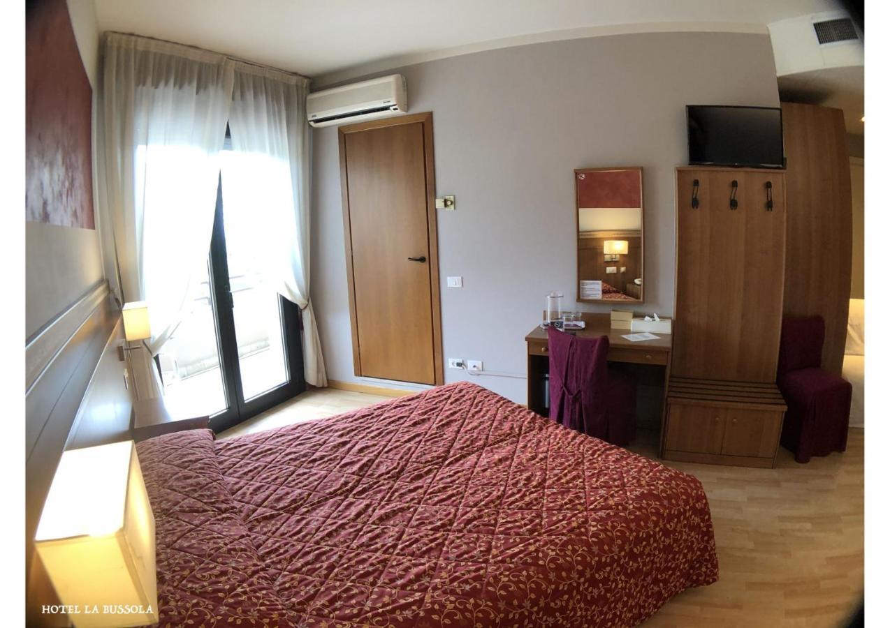Hotel La Bussola Padenghe sul Garda Exteriör bild