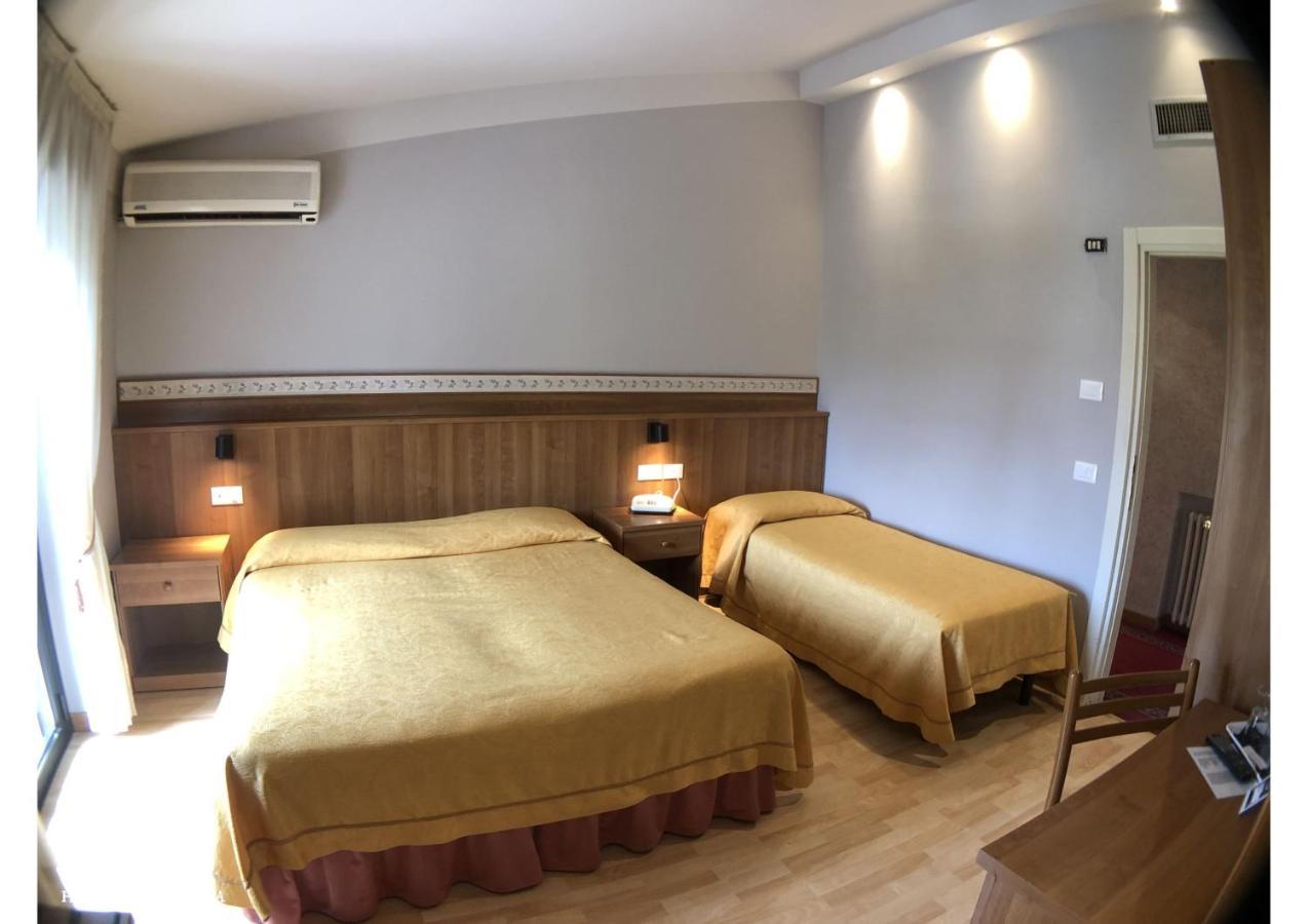 Hotel La Bussola Padenghe sul Garda Exteriör bild