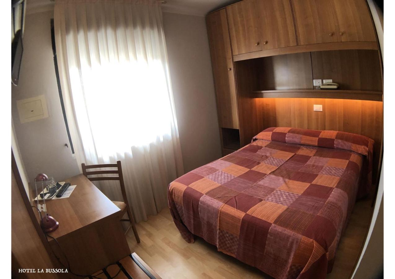 Hotel La Bussola Padenghe sul Garda Exteriör bild