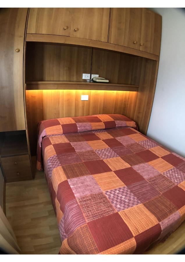 Hotel La Bussola Padenghe sul Garda Exteriör bild