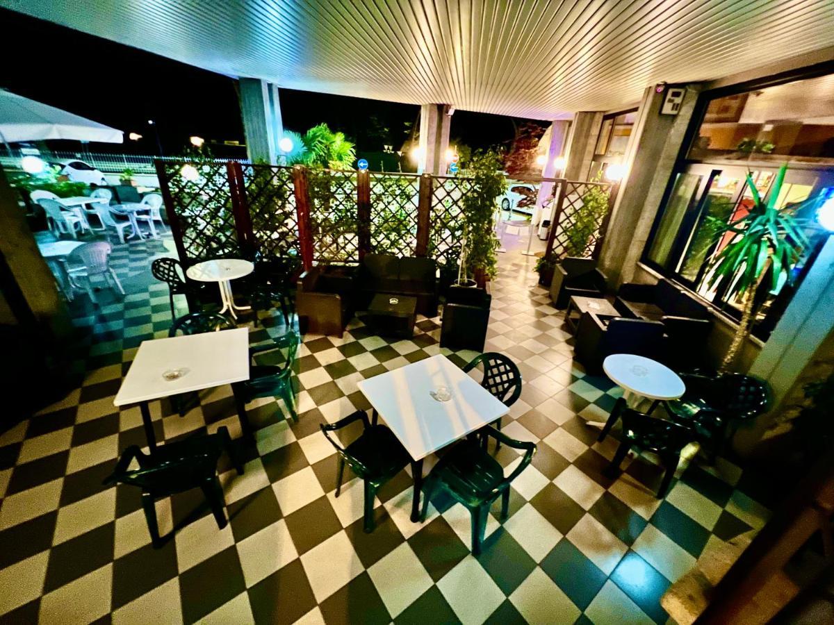 Hotel La Bussola Padenghe sul Garda Exteriör bild