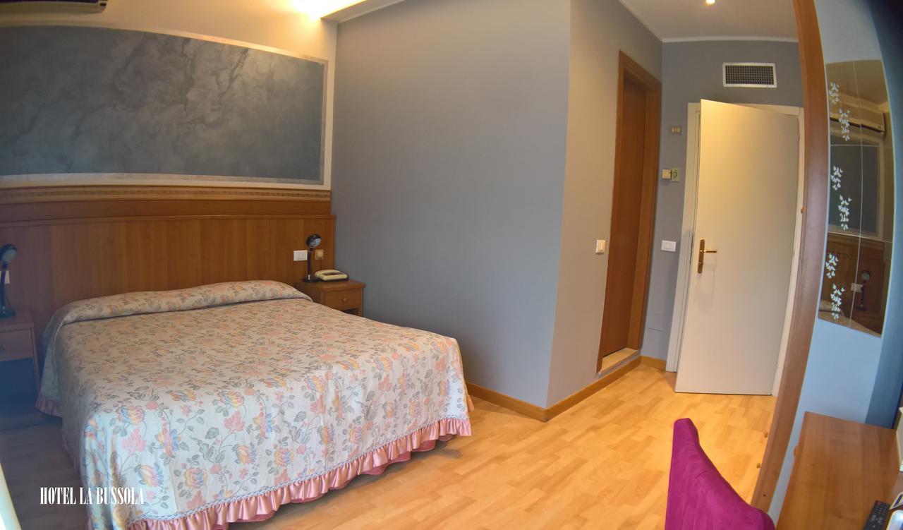 Hotel La Bussola Padenghe sul Garda Exteriör bild